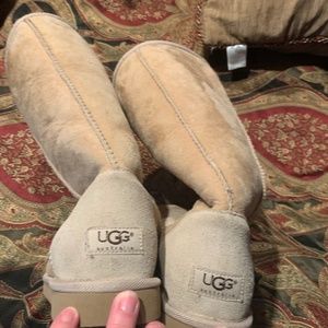 Tall tan Ugg’s
